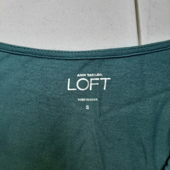 Ann Taylor LOFT Tiered Front Sleeveless Top, Woman's Size Small - Picture 3 of 4